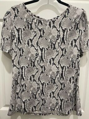 Express Women’s Short Sleeve Snake Print Top - Grey